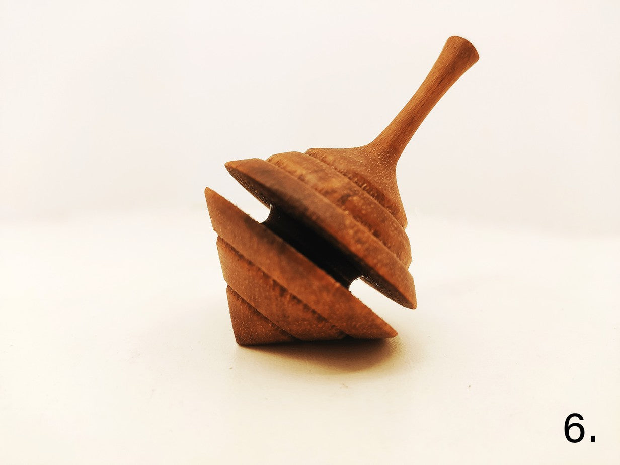 Top made of ash, walnut or boxwood